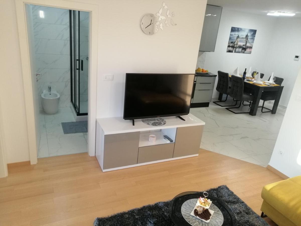 Luxury Apartment Queen Solin Exterior foto