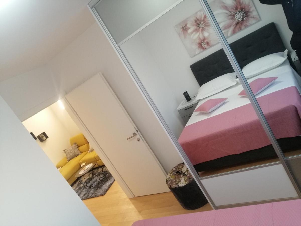 Luxury Apartment Queen Solin Exterior foto
